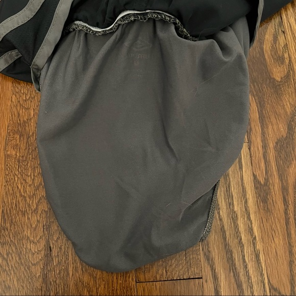 Umbro Black & Grey Running Short - Picture 2 of 7